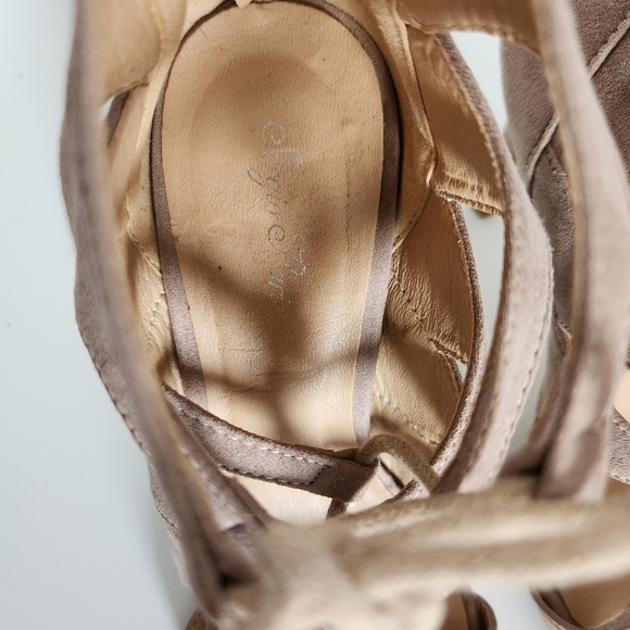 SERGIO BARI Nude beige suede heels Size 7 - Picture 5 of 7